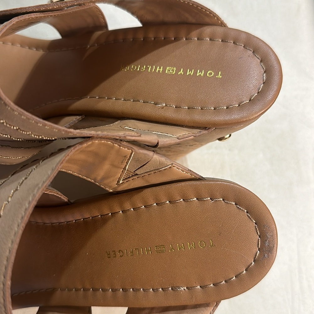 Tommy Hilfiger Tan Wedge Sandal Size 9.5 - Picture 7 of 11
